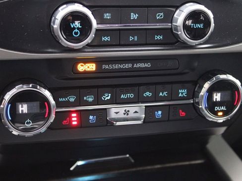 Used 2022 Ford F250 Lariat image 38