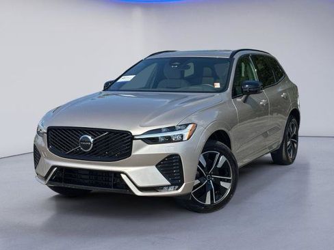 Used 2026 Volvo XC60 B5 Core w/ Climate Package AWD/4WD image 2