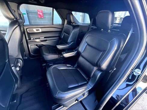 Used 2020 Ford Explorer XLT w/ Equipment Group 202A image 21