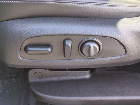 Used 2023 GMC Acadia SLT image 12