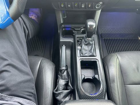 Used 2017 Toyota Tacoma TRD Off-Road image 18