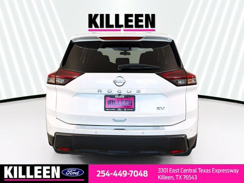 Used 2024 Nissan Rogue SV FWD image 8