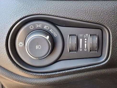 Used 2021 Jeep Renegade Limited image 23