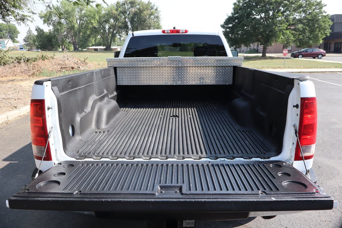 Used 2011 GMC Sierra 2500 SLE w/ Suspension Package, Off-Road AWD/4WD image 14