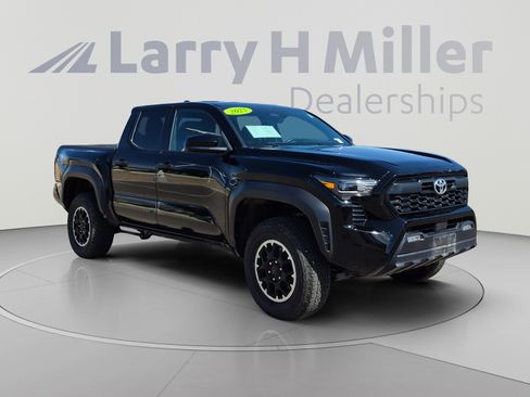 Certified 2025 Toyota Tacoma TRD Off-Road AWD/4WD image 7