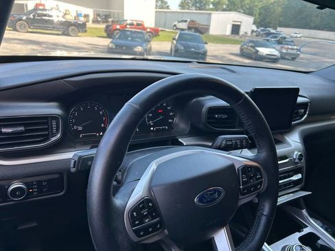 Used 2023 Ford Explorer XLT w/ Equipment Group 202A AWD/4WD image 11