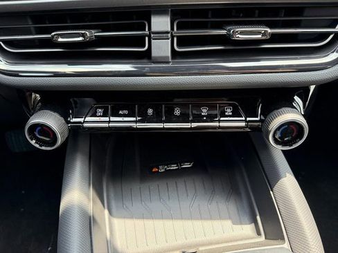 New 2025 Chevrolet Equinox EV RS image 34