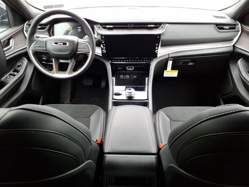 New 2026 Jeep Grand Cherokee Altitude AWD/4WD image 9