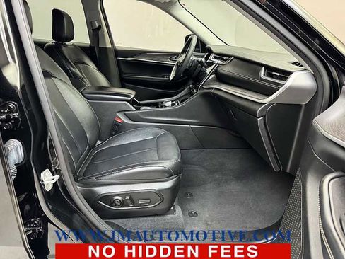 Used 2023 Jeep Grand Cherokee L Limited w/ Black Appearance Package image 22