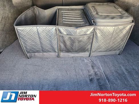 Used 2025 Toyota Camry SE image 34