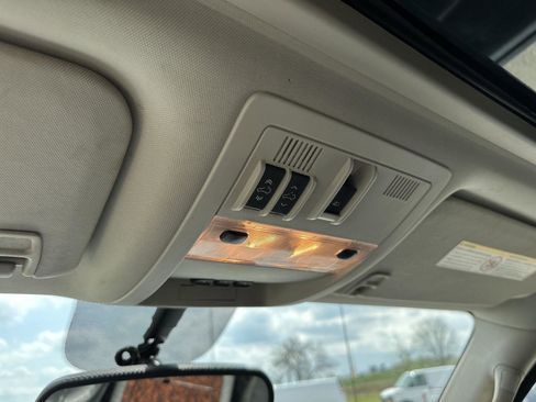 Used 2011 GMC Sierra 2500 Denali w/ Suspension Package, Off-Road AWD/4WD image 29