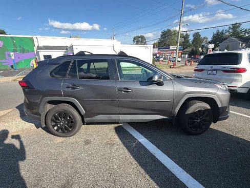 Used 2021 Toyota RAV4 LE AWD/4WD image 7