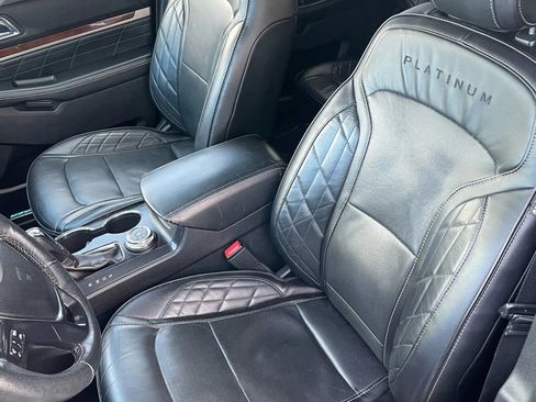 Used 2018 Ford Explorer Platinum AWD/4WD image 32