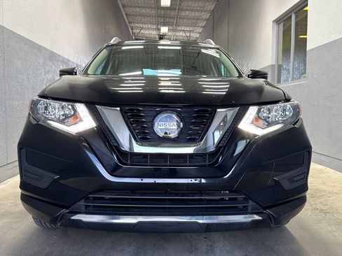 Used 2018 Nissan Rogue SV AWD/4WD image 10