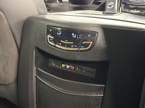 Used 2016 Cadillac Escalade Platinum AWD/4WD image 32