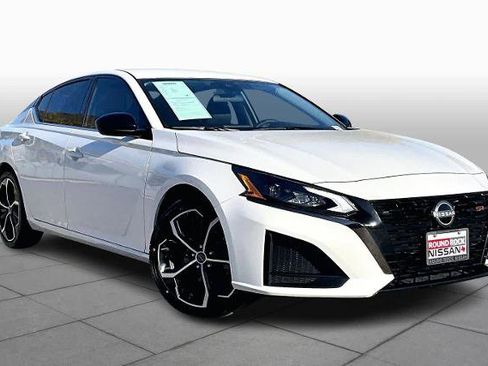 Certified 2025 Nissan Altima 2.5 SR image 2