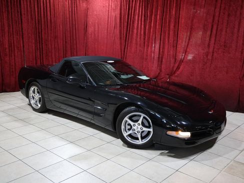 Used 2002 Chevrolet Corvette Convertible RWD image 2