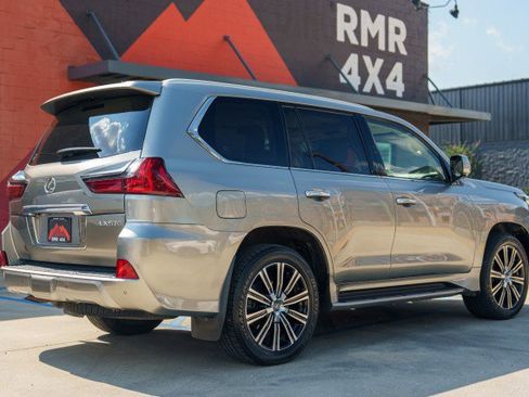 Used 2018 Lexus LX 570 4WD image 5