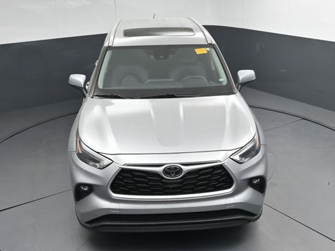 Certified 2024 Toyota Highlander XLE image 33