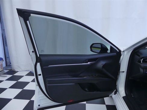 Used 2021 Toyota Camry SE FWD image 22