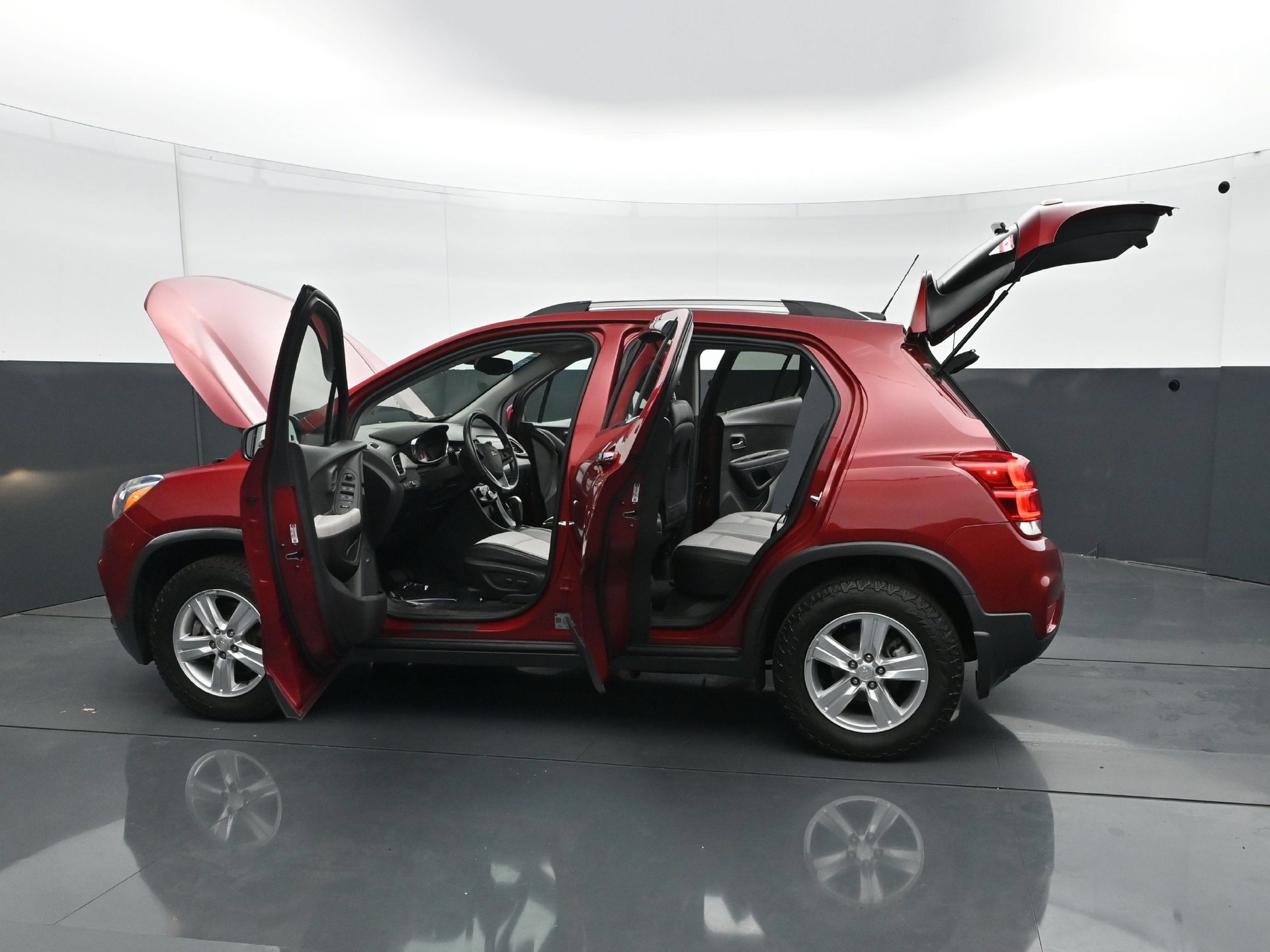 Used 2019 Chevrolet Trax LT w/ Sun & Sound Package AWD/4WD image 31