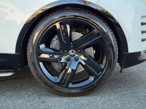 Used 2025 Land Rover Discovery Dynamic SE image 18