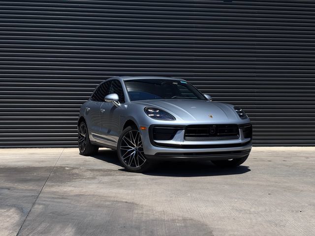 Certified 2026 Porsche Macan AWD/4WD image 9