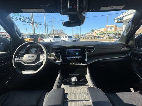 Used 2024 Jeep Wagoneer L Series III w/ Flexible Seating Group image 14