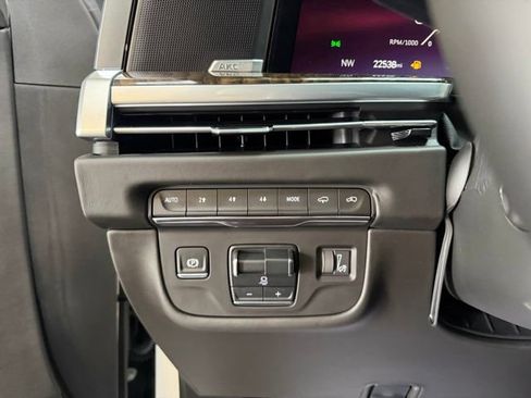 Used 2025 Cadillac Escalade Sport Platinum w/ LPO, Floor Liner Package AWD/4WD image 19