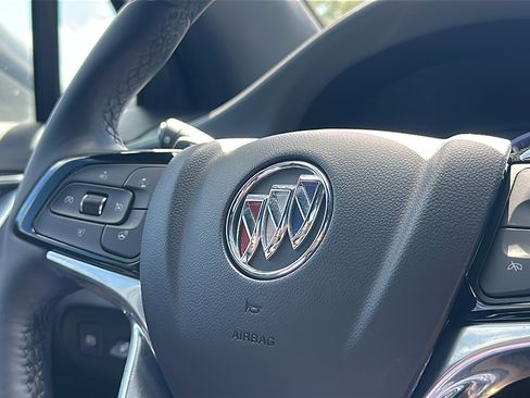 Used 2023 Buick Enclave Premium image 31