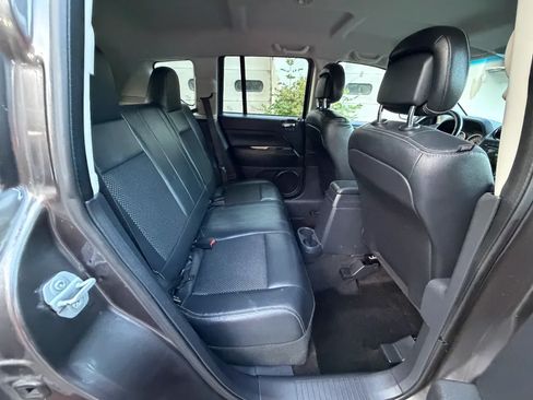 Used 2016 Jeep Compass Latitude FWD image 31