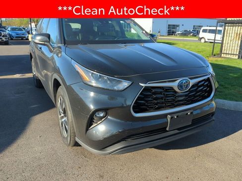 Used 2022 Toyota Highlander XLE image 3