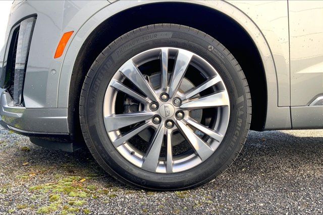 Used 2024 Cadillac XT6 Premium Luxury w/ Technology Package AWD/4WD image 8