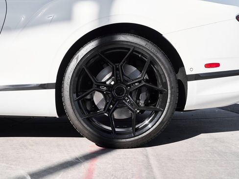 Used 2023 Bentley Continental GT Azure image 19