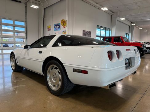 Used 1995 Chevrolet Corvette Coupe RWD image 5