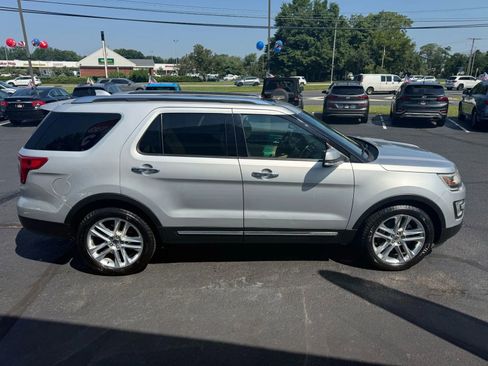 Used 2017 Ford Explorer Limited image 6
