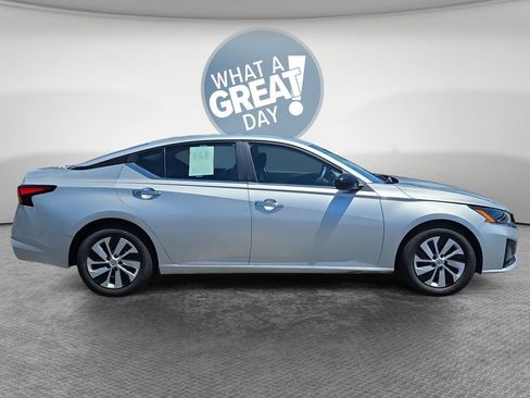 Used 2023 Nissan Altima 2.5 S FWD image 2