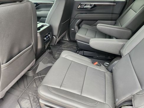 New 2026 Chevrolet Suburban LT w/ Comfort Package AWD/4WD image 24
