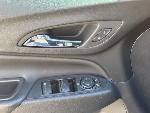 Used 2023 Chevrolet Equinox LT FWD image 18