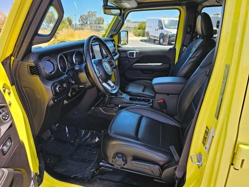 Used 2023 Jeep Wrangler Unlimited Sahara w/ Cold Weather Group AWD/4WD image 16