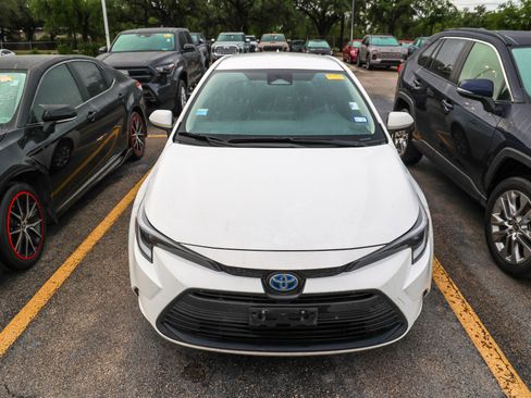 Used 2024 Toyota Corolla LE FWD image 5