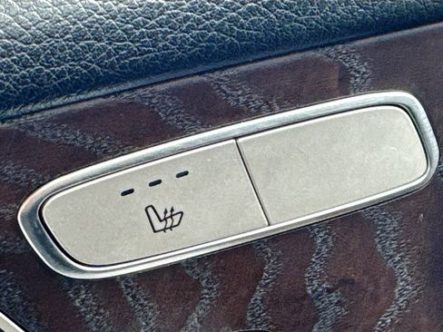 Used 2019 Mercedes-Benz GLC 300 GLC 300 w/ Premium Package image 32