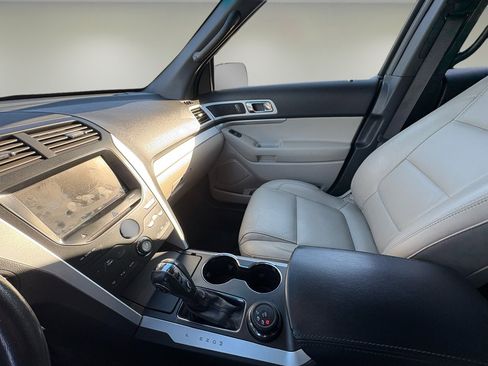 Used 2015 Ford Explorer XLT w/ Equipment Group 202A image 17
