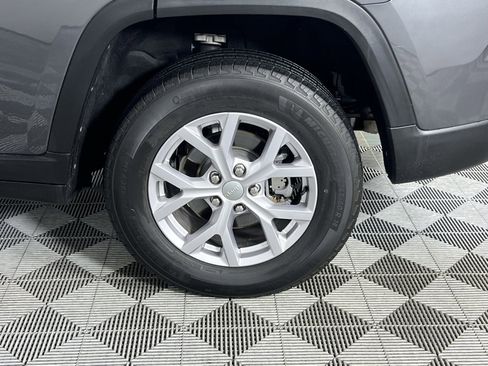 Used 2022 Jeep Grand Cherokee Limited image 12