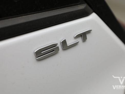 Used 2024 GMC Terrain SLT AWD/4WD image 11