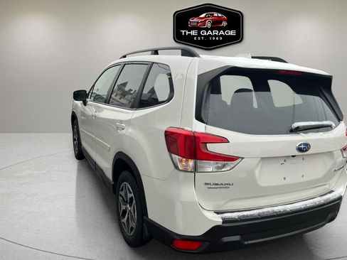 Used 2020 Subaru Forester Premium image 3