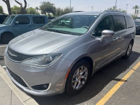 Used 2020 Chrysler Pacifica Touring-L FWD image 1
