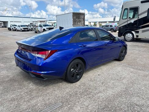 Used 2023 Hyundai Elantra SEL FWD image 5