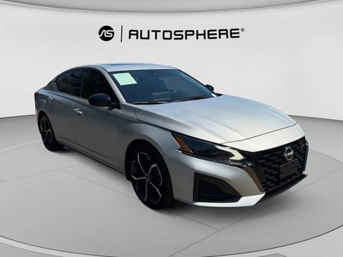 Used 2023 Nissan Altima 2.5 SR w/ SR Premium Package FWD image 12