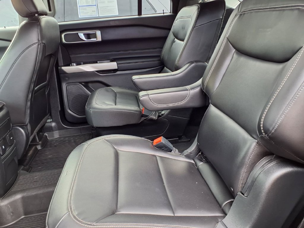 Used 2022 Ford Explorer XLT w/ Equipment Group 202A AWD/4WD image 9